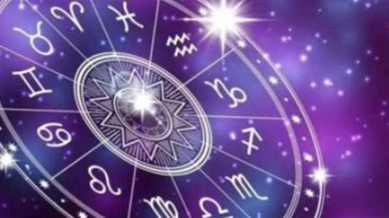 توقعات فلكية.. تقرير يرصد المسارات الغامضة لحركة الكواكب في السماء اليوم